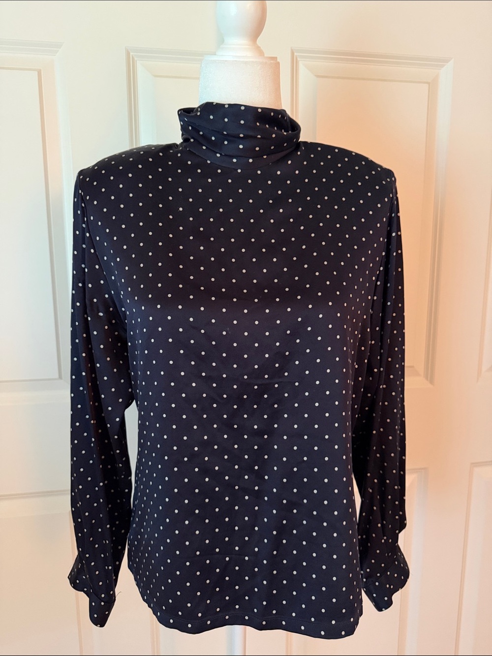 Vintage Classiques Polka Dot Turtleneck Long-Sleeve 100-% silkTop in Navy